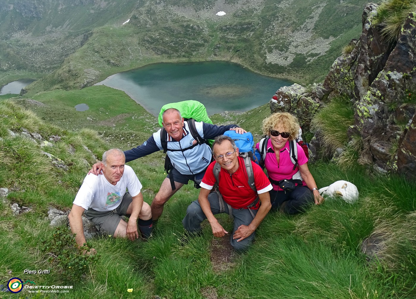 04 Alla forcella di Valle Asinina con vista sul Laghetto omonimo .JPG -                                